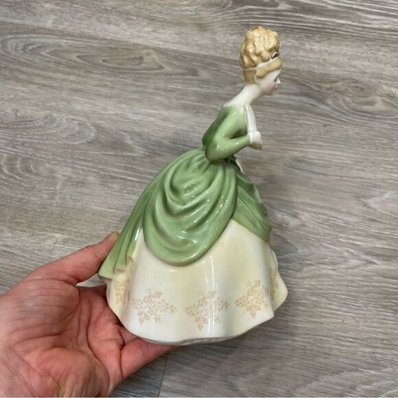 Vintage Royal Doulton HN2312 "Soiree" Bone China Figurine (512286H) 1967s - Picture 8 of 11